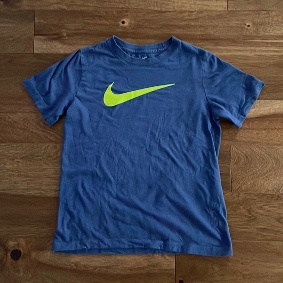 Youth Large Nike Tee: Classic Blue with Iconic Swoosh Logo - Picture 1 of 3